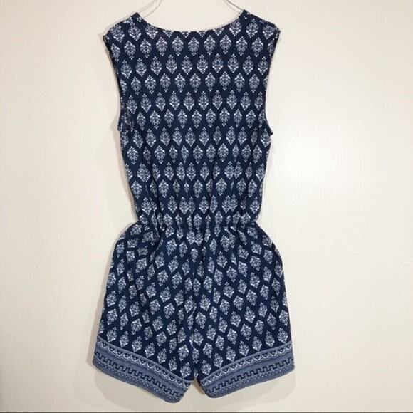 OVI Romper Printed Blue‎ & White Sleeveless Size Small - Picture 3 of 8